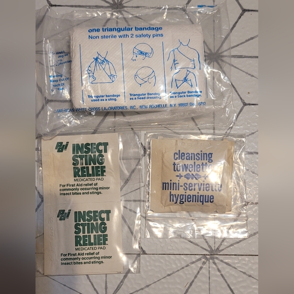 Lexus. First aid kit. Bag with contents. - Picture 4 of 11